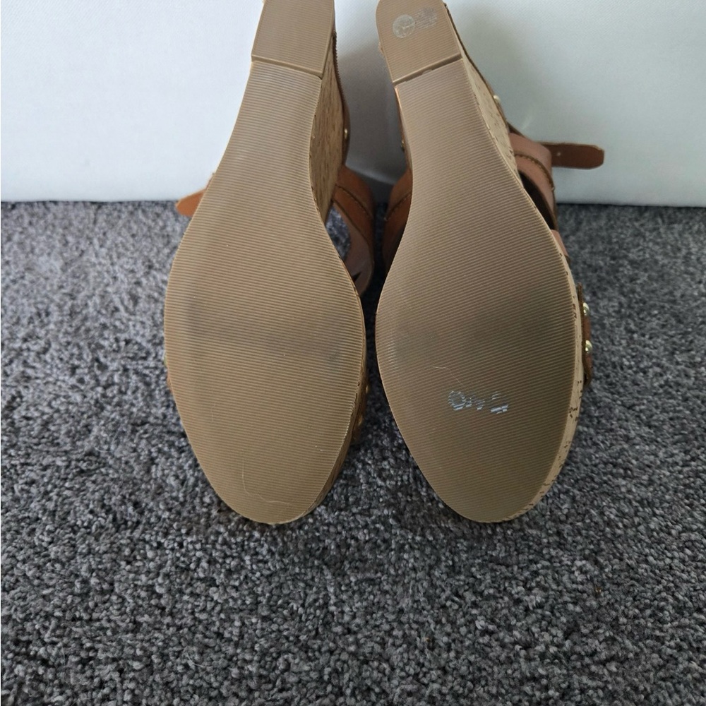 GUESS - Picture 3 of 3